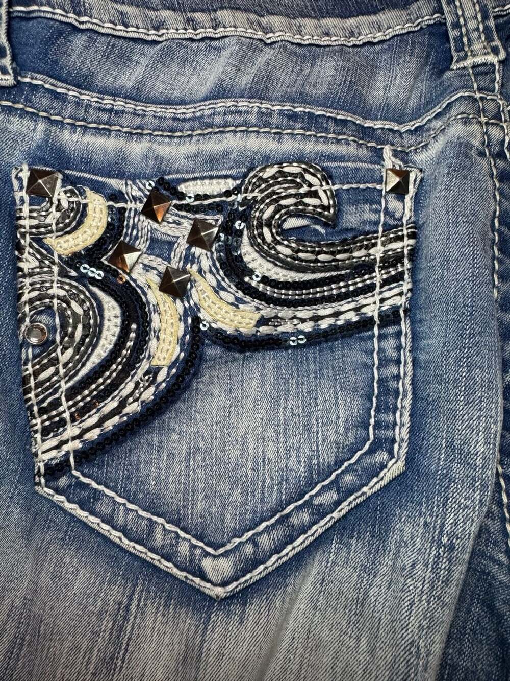 Y2K Women's Classic Skinny Jeans Medium Wash Embellished Back Pockets